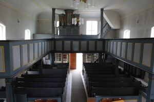 Sichertshausen, evangelische Dorfkirche, Gesamtansischt des Kirchenraums.jpg