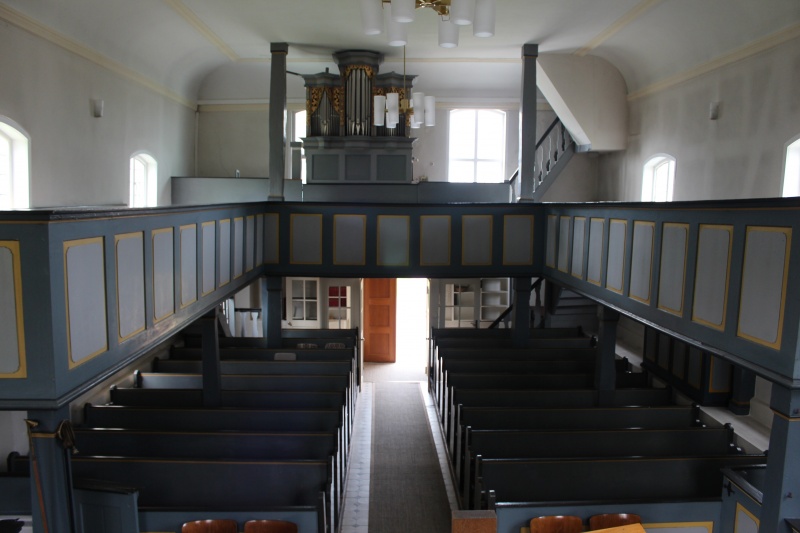 Datei:Sichertshausen, evangelische Dorfkirche, Gesamtansischt des Kirchenraums.jpg