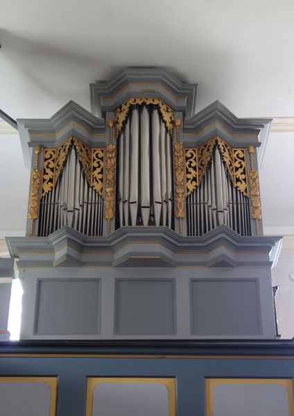 Datei:Sichertshausen, evangelische Dorfkirche, Orgel frontal.jpg