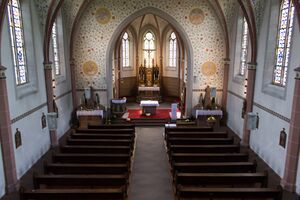 Spangdahlem, St. Nikolaus Kirchenraum.jpg