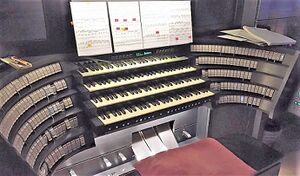 Speyer, Dom (Hauptorgel. Spieltisch).jpg