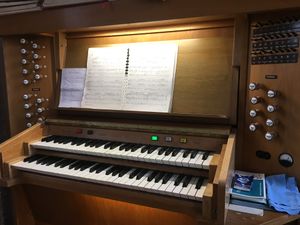 Spielschrank St Irminen.JPG