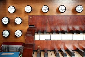 Staudernheim, ev Kirche, Orgel, Register 1.JPG