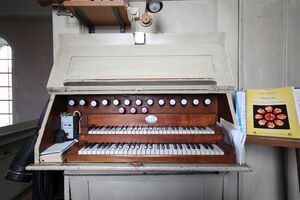 Staudernheim, kath St Johannes Baptist, Orgel, Spieltisch.JPG