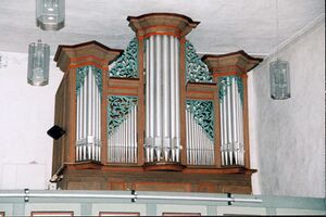 Staufenberg-Treis, evangelische Dorfkirche, Orgel.jpg