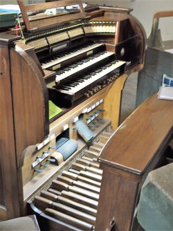 Strausberg, Marienkirche, Spieltisch.JPG