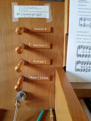 Ternitz, Kirche, Orgel2.jpg