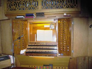 Tholey, St. Mauritius, Spieltisch.JPG