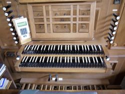 Travemünde, St. Georg, Spieltisch.JPG