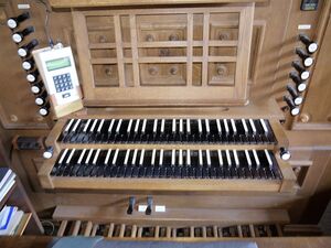 Travemünde, St. Georg, Spieltisch.JPG