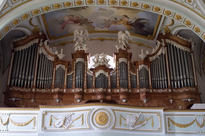 Datei:Triefenstein, Klosterkirche, Prospekt.jpg