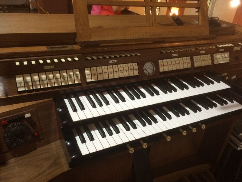 Datei:Trier-Biewer, St. Jakobus, Spieltisch.JPG