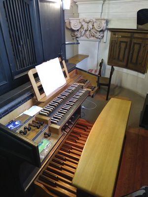 Vöcklabruck, Dörflkirche, Spieltisch.jpg