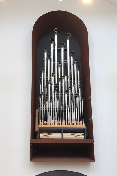 Datei:Würzburg, Augustinerkirche, Hauptorgel, Tuba 1.JPG