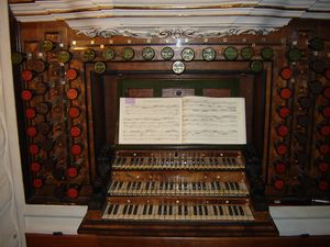 Waltershausen, Stadtkirche Zur Gotteshilfe, Spieltisch.JPG