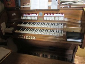 Wassenberg - Ophoven, St. Mariä Himmelfahrt, Spieltisch.JPG