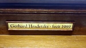 Wiener Neustadt Dom Firmenschild.jpg