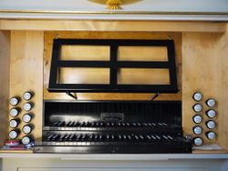 Wildenfels-Härtensdorf, Dorfkirche, Spieltisch.JPG