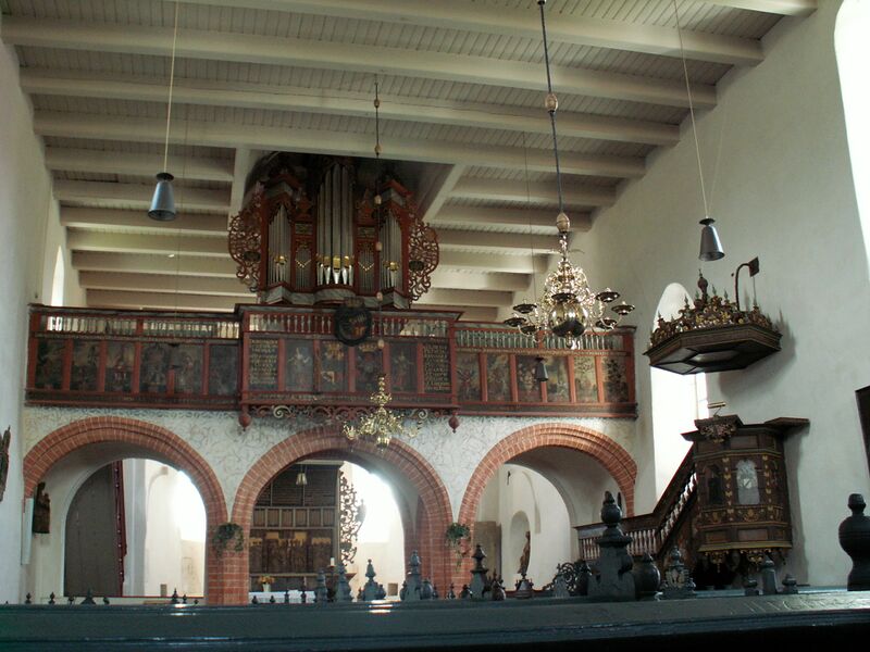 Datei:Wittmund-Buttforde-ev St Marien-Kirche-Innenraum 1neu.JPG