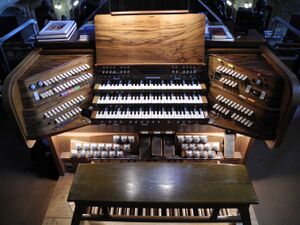 Zürich-Enge, reformierte Kirche, Spieltisch.JPG