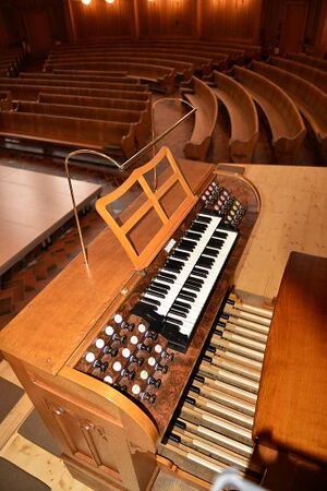 Zürich Kunstklangkirche Spieltisch.jpg