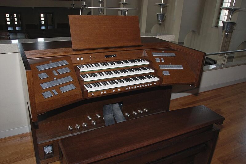 Datei:Zürich Pauluskirche HB Spieltisch.jpg