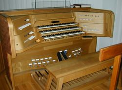 Zürich Seebach Markuskirche HB Spieltisch.JPG