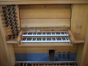 Zwickau, Friedenskirche, Spieltisch.JPG