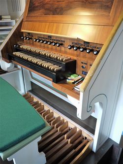 Zwickau-Weißenborn, Johanniskirche, Spieltisch.JPG